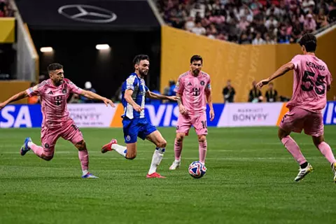 جواو نيتو.. ظهير بورتو الذي قهر مانشستر يونايتد.. وعلى الأهلي إيقاف خطورته